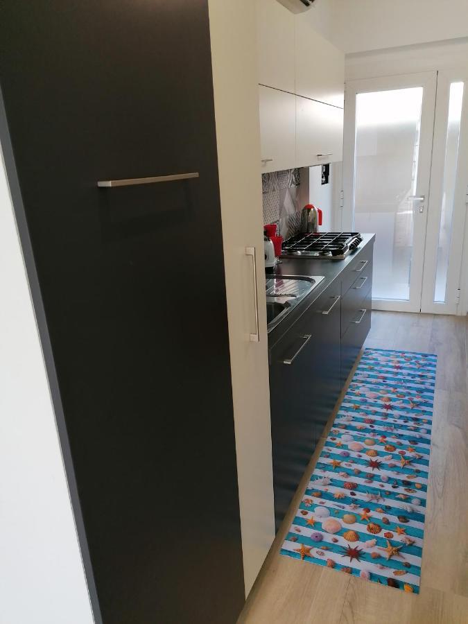 Retroscena Apartment In Centro チヴィタノーヴァ・マルケ エクステリア 写真