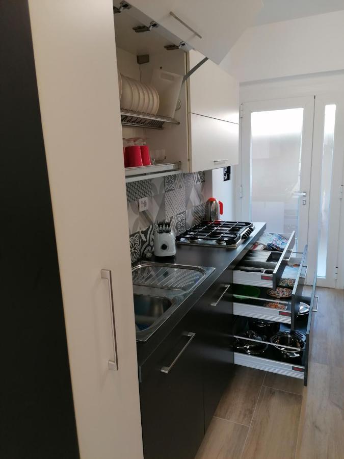Retroscena Apartment In Centro チヴィタノーヴァ・マルケ エクステリア 写真