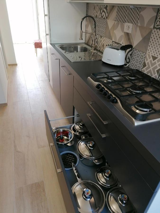 Retroscena Apartment In Centro チヴィタノーヴァ・マルケ エクステリア 写真
