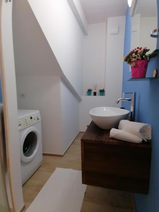 Retroscena Apartment In Centro チヴィタノーヴァ・マルケ エクステリア 写真